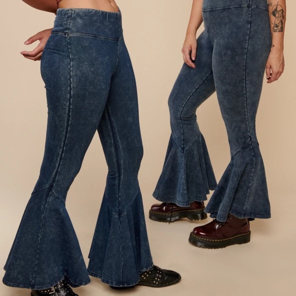 Earthbound Denim Bell bottoms with elastic waist (blue) size M